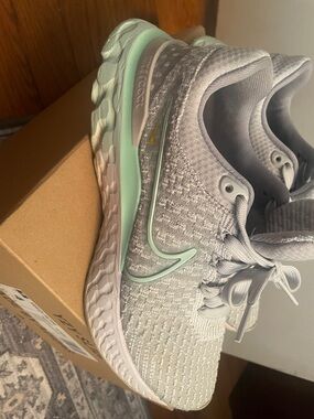 Nike Women's Light Gray & Mint Green Running Sneakers